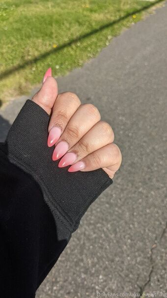 aku_everything Nøgen Lækager OnlyFans Foto 1
