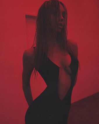 Alexis Ren
