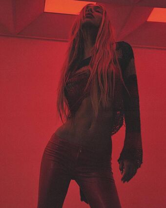 Alexis Ren