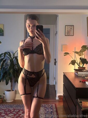 aliablackfree Nøgen Lækager OnlyFans Foto 2