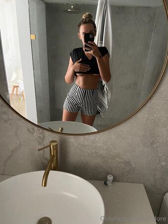 Alli Dore Nøgen Lækager OnlyFans Foto 2