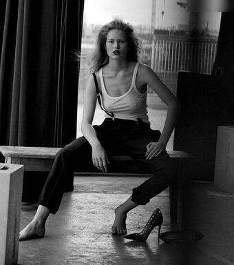 Anna Ewers