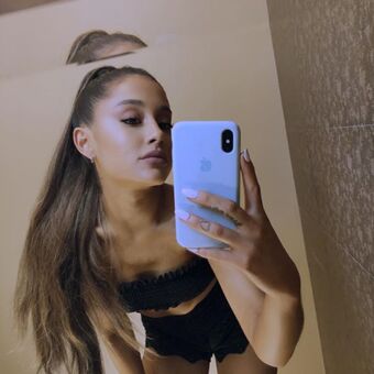 arianagrande Nøgen Lækager OnlyFans Foto 17