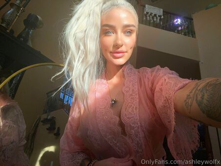 ashleywolfx