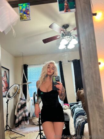 ashleywolfx