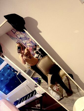 AuracleBeats Nøgen Lækager OnlyFans Foto 13