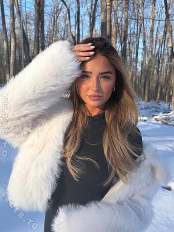 Ava Majury