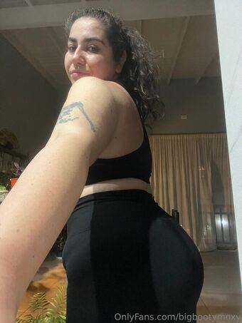 bigbootymoxy