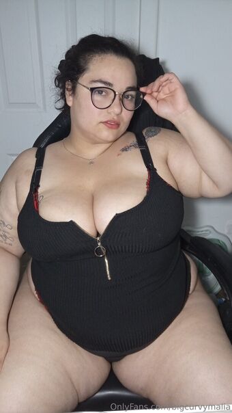 bigcurvymalia