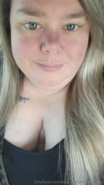 blue_eyesnthickthighs