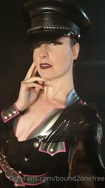 bound2onefree Nøgen Lækager OnlyFans Foto 7