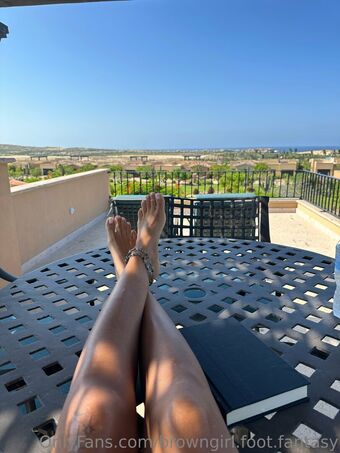 browngirl.foot.fantasy