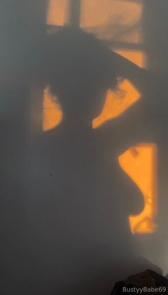 bustyybabe69 Nøgen Lækager OnlyFans Foto 4