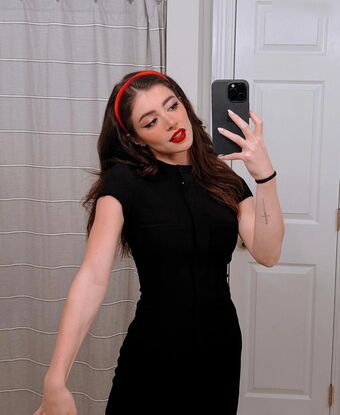 Chrissy Costansa