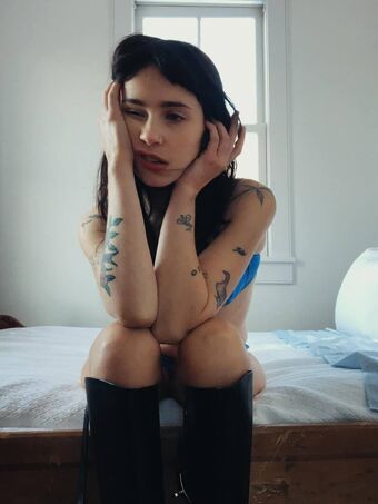 Clairo Nøgen Lækager OnlyFans Foto 145