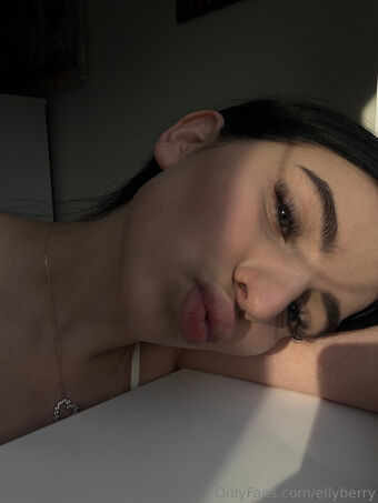 ellyberry Nøgen Lækager OnlyFans Foto 1