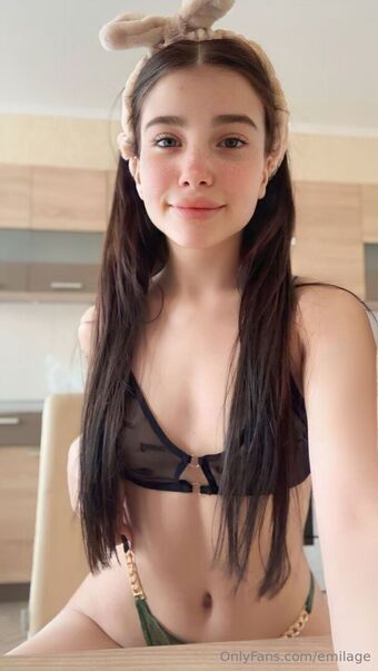 emilage Nøgen Lækager OnlyFans Foto 110