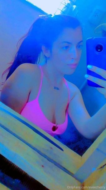 eveecherry Nøgen Lækager OnlyFans Foto 4