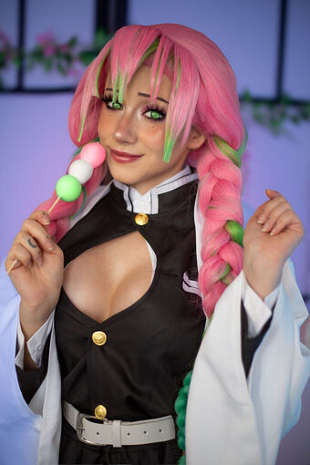 Ezy Summers Cosplay