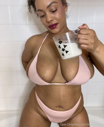 famousaria Nøgen Lækager OnlyFans Foto 27