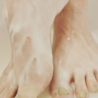 footsiewithkitty