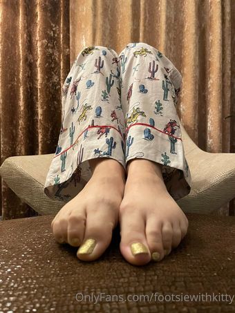 footsiewithkitty