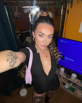 Grace M Nøgen Lækager OnlyFans Foto 1