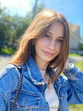 hidden_girlfriend
