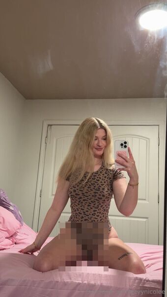 izzyynicolee Nøgen Lækager OnlyFans Foto 17