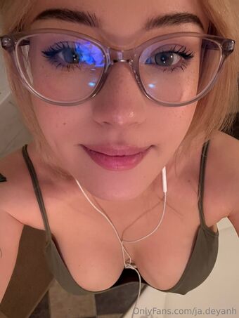 JadeyAnh