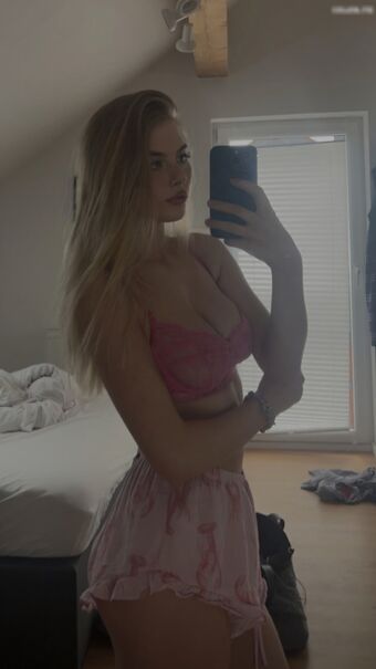 Jellia Nøgen Lækager OnlyFans Foto 7