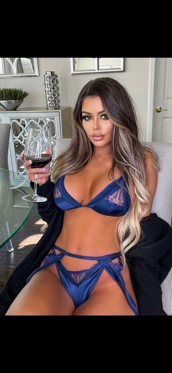 Juli.anneee Nøgen Lækager OnlyFans Foto 1