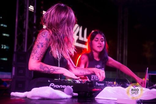 Krewella Nøgen Lækager OnlyFans Foto 23