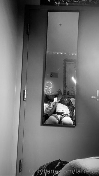 latierre Nøgen Lækager OnlyFans Foto 7