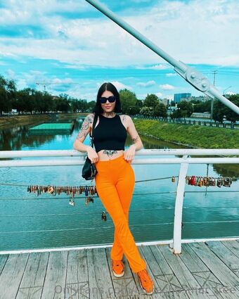 laura_hasmarr