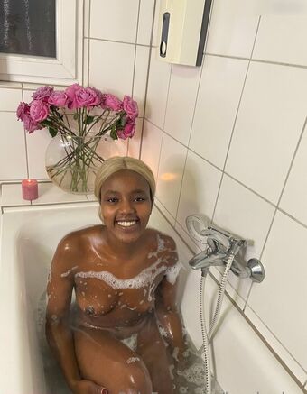 Leoniweber Nøgen Lækager OnlyFans Foto 13