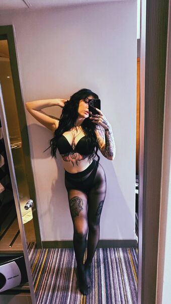 Lizzi Blake