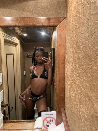 messkina Nøgen Lækager OnlyFans Foto 15