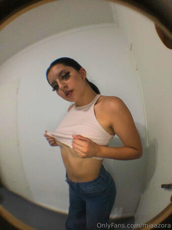 miaazora Nøgen Lækager OnlyFans Foto 9
