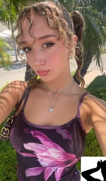 Millie Smith Nøgen Lækager OnlyFans Foto 18
