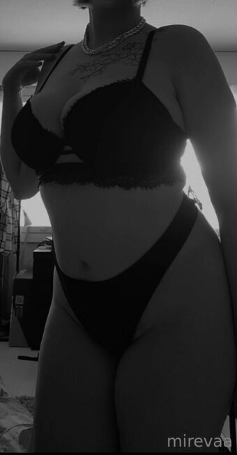 mirevaa Nøgen Lækager OnlyFans Foto 6
