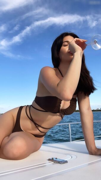 mkvibesss / Maia Kvitashvili