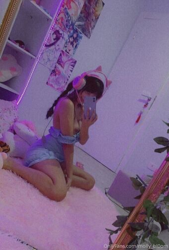 molly_bl0om