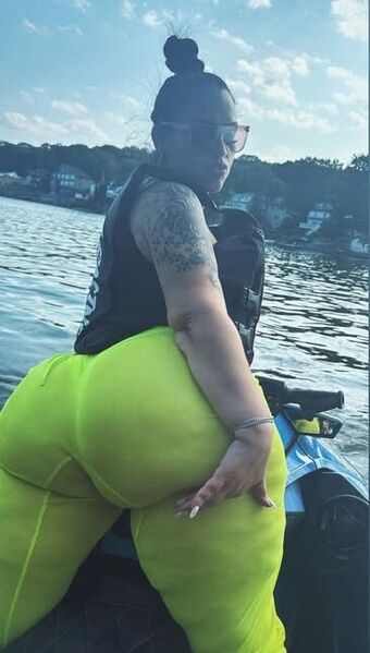 neeyce_ Nøgen Lækager OnlyFans Foto 1
