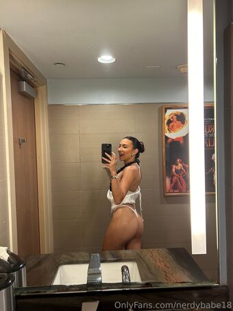 nerdybabe18 Nøgen Lækager OnlyFans Foto 3