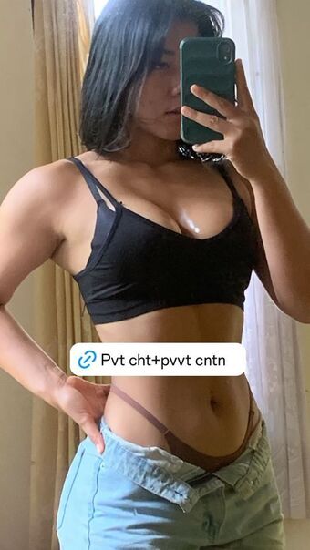 Ni Made Rusmi Nøgen Lækager OnlyFans Foto 1