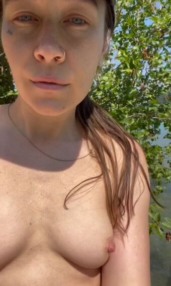 Ninadefilla