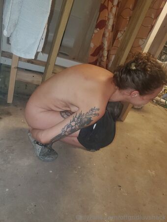 offgridluvshack Nøgen Lækager OnlyFans Foto 11