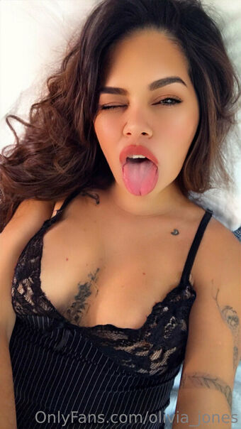 olivia_jones2