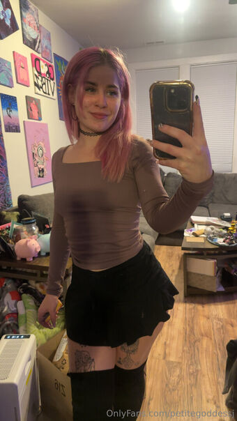 petitegoddessj